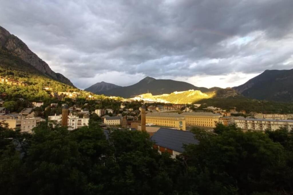 Appartement De Charme Le 1707 Au Coeur De La Cite Vauban Briançon Eksteriør billede