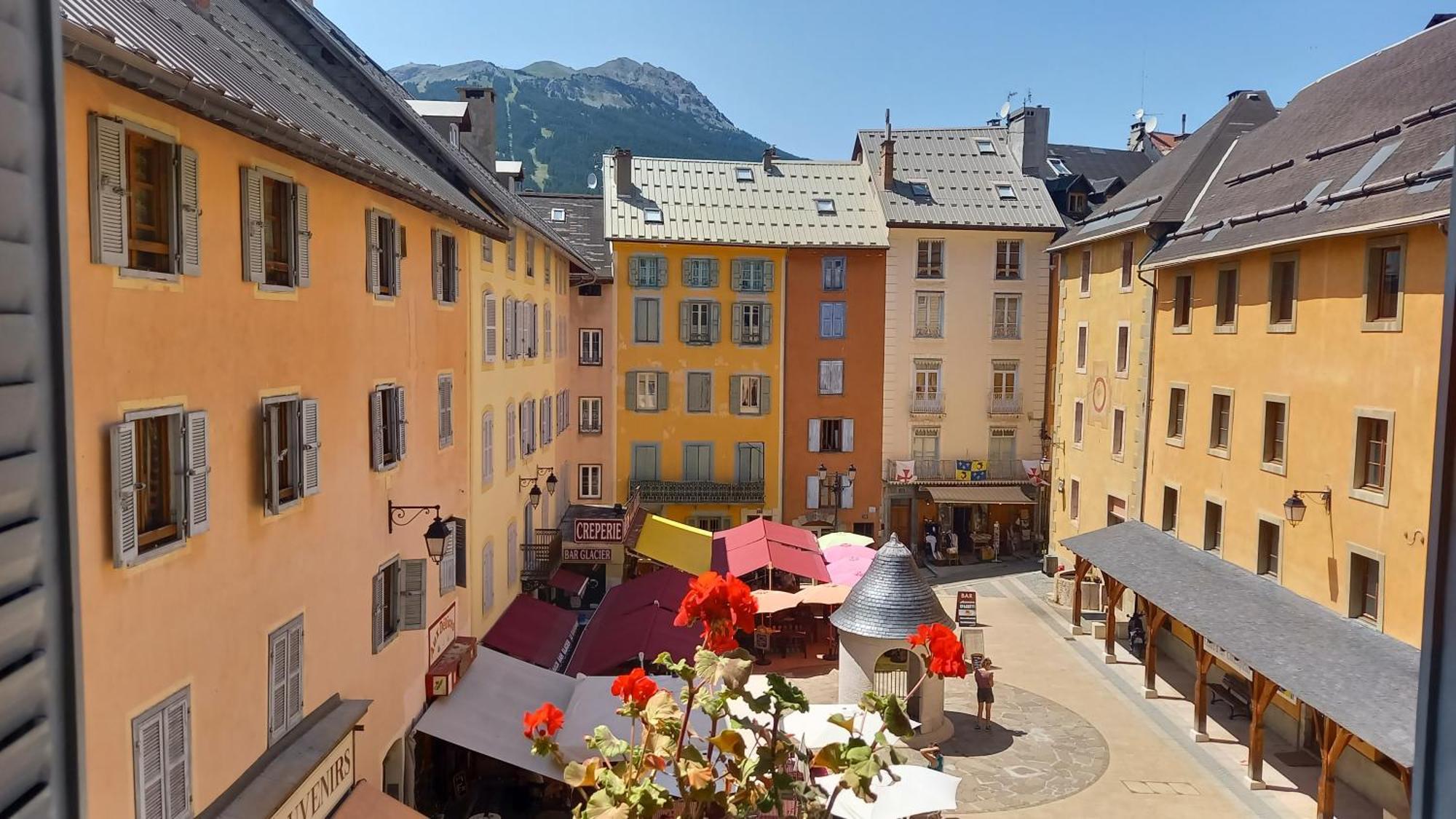 Appartement De Charme Le 1707 Au Coeur De La Cite Vauban Briançon Eksteriør billede