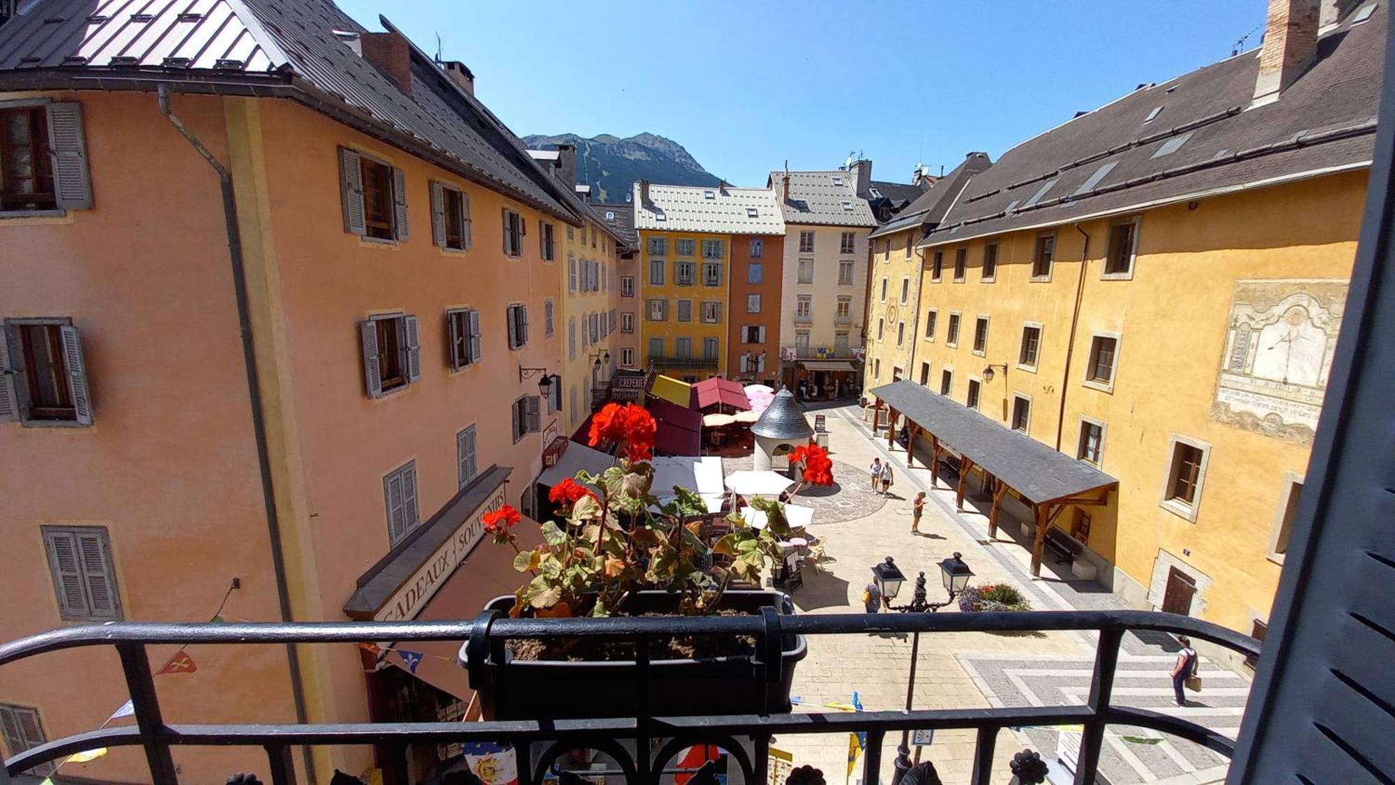 Appartement De Charme Le 1707 Au Coeur De La Cite Vauban Briançon Eksteriør billede